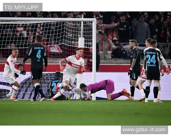 全球足球巨星风采大汇聚:经典瞬间与传奇球员全景展示