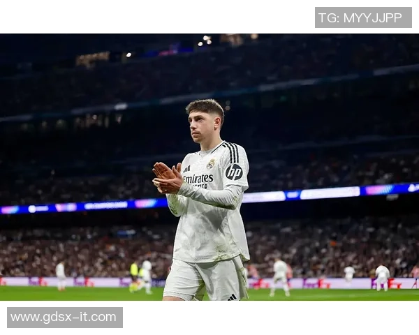 超清4K原图展现足球球星风采，细腻捕捉每个瞬间的力量与魅力